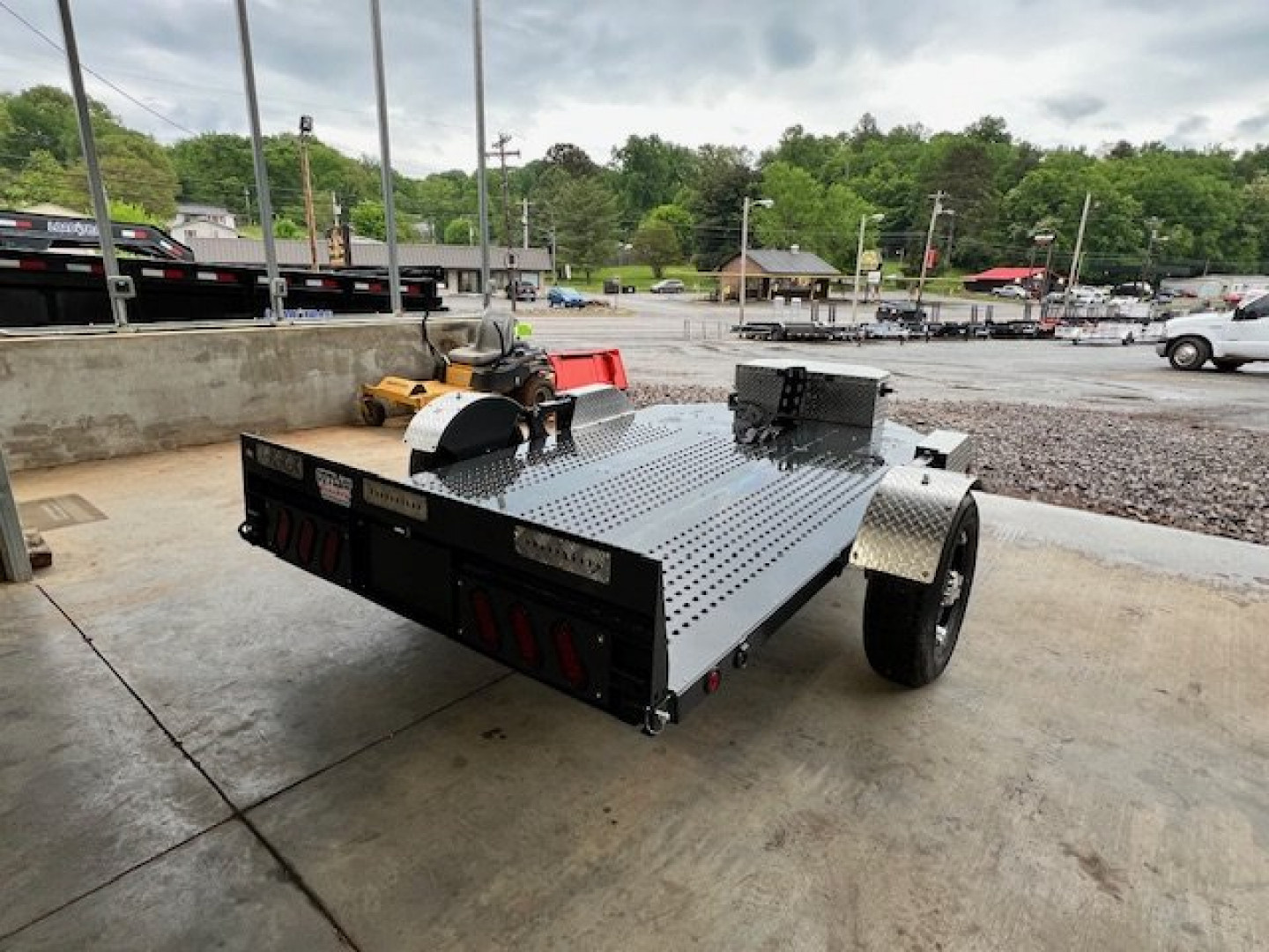 New2024 OUTLAW TRAILERS 9' Hillcrest Hyd. Drop Deck Motorcycle Trailer Utility Trailer - Image 10