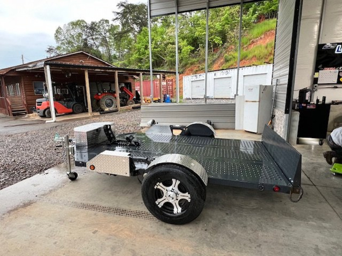 New2024 OUTLAW TRAILERS 9' Hillcrest Hyd. Drop Deck Motorcycle Trailer Utility Trailer - Image 7