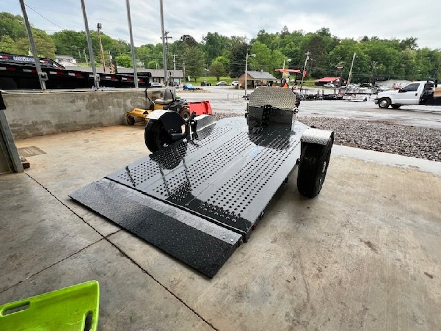 New2024 OUTLAW TRAILERS 9' Hillcrest Hyd. Drop Deck Motorcycle Trailer Utility Trailer - Image 6