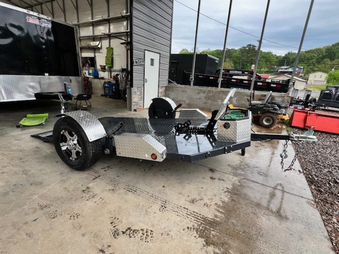 New2024 OUTLAW TRAILERS 9' Hillcrest Hyd. Drop Deck Motorcycle Trailer Utility Trailer - Image 4