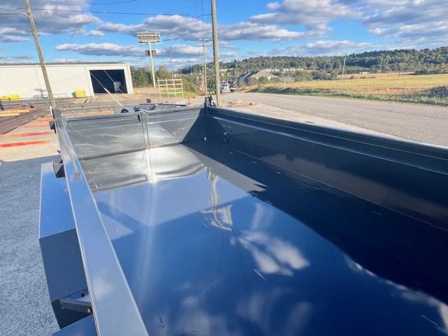 New2025 Hillcrest Trailers 6' x 12' 10K Dump Trailer - Image 3