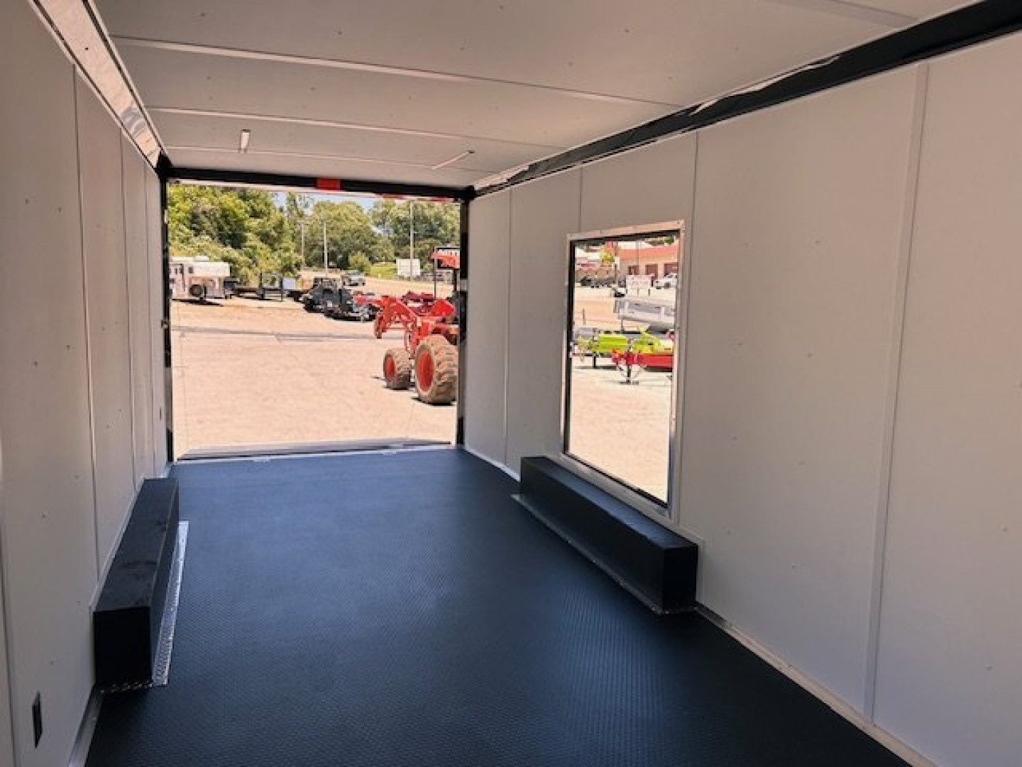 New2025 American Hauler 8.5x24 Car / Racing Trailer - Image 12