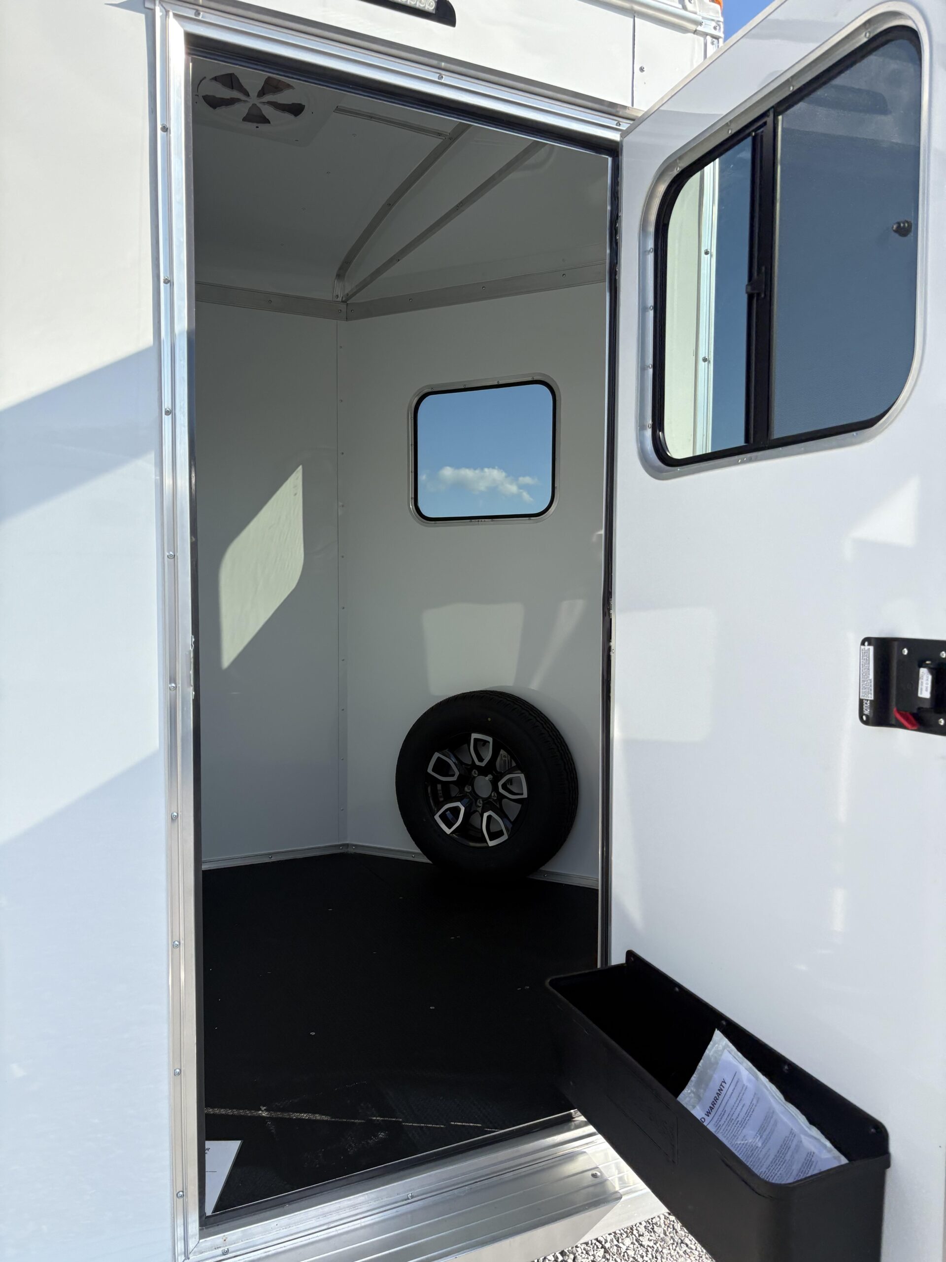 2025 HOMESTEADER STALLION 2 HORSE SLANT LOAD - BUMPER 213SB - Image 2