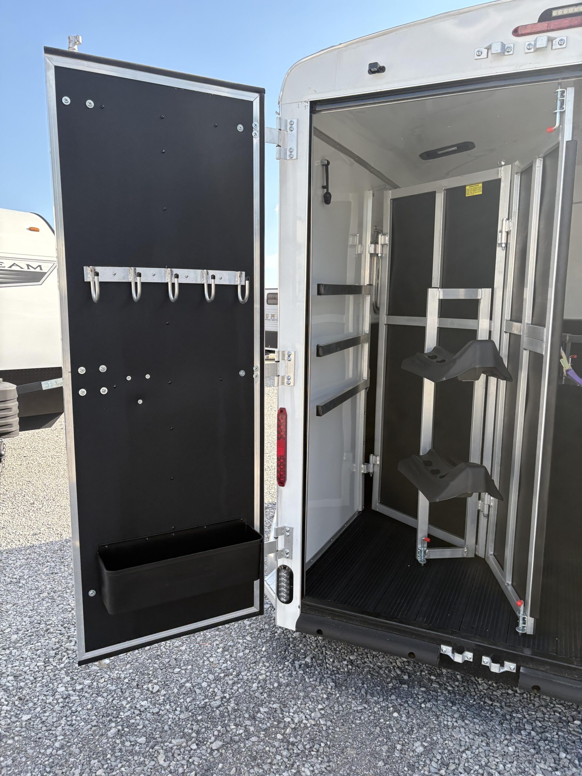 2025 HOMESTEADER STALLION 2 HORSE SLANT LOAD - BUMPER 213SB - Image 9