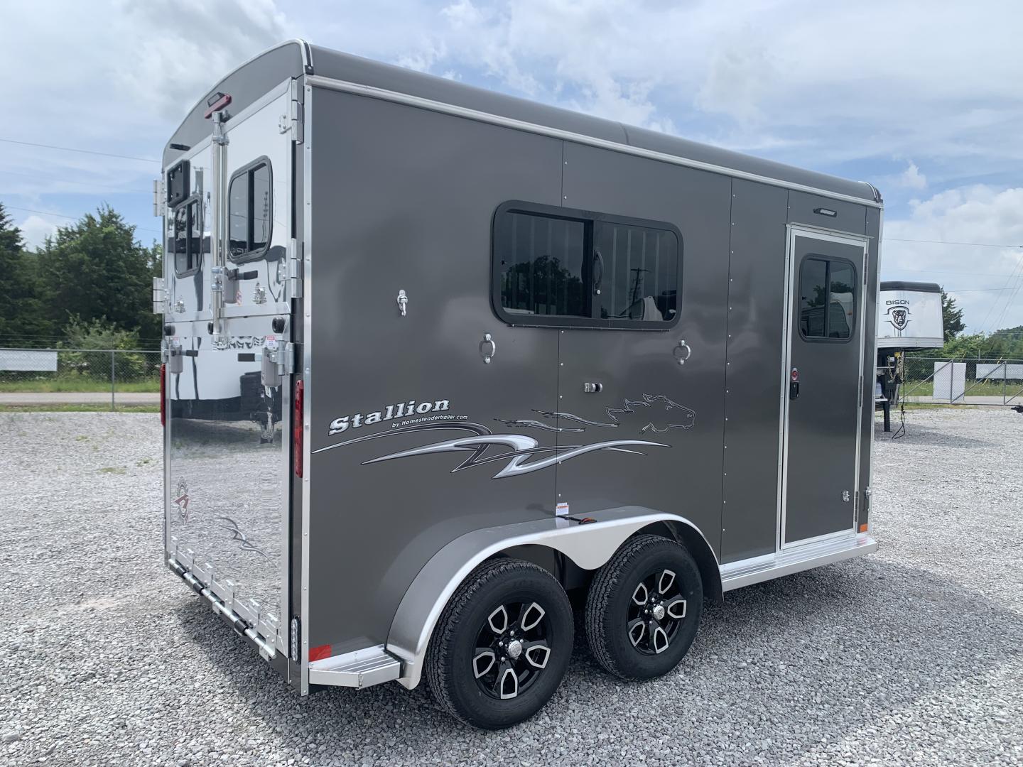 2025 HOMESTEADER STALLION 213SB 2 HORSE SLANT LOAD - Image 23