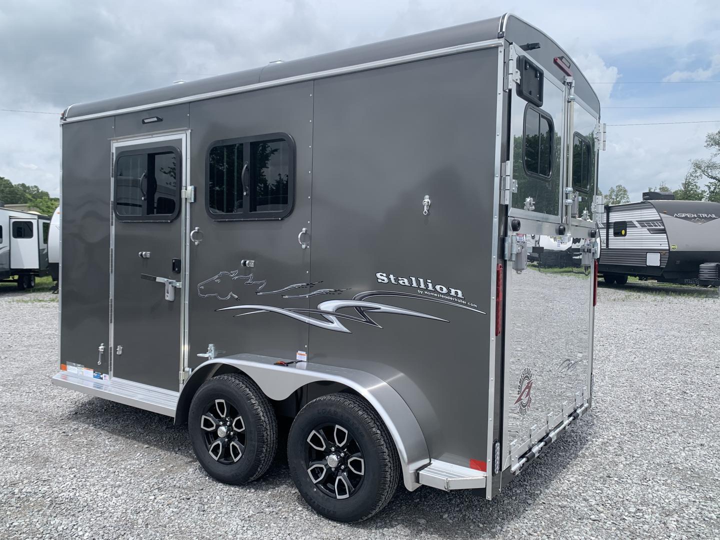 2025 HOMESTEADER STALLION 213SB 2 HORSE SLANT LOAD - Image 9