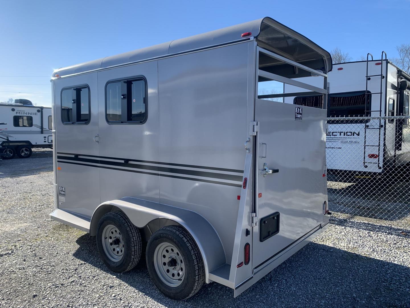 2025 BEE TRAILERS 2 HORSE BUMPER PULL - Image 6