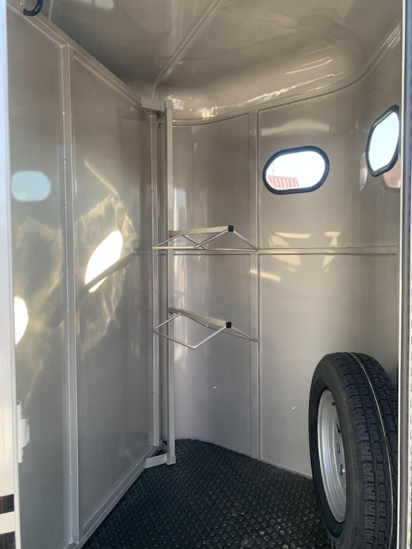 2025 BEE TRAILERS 2 HORSE BUMPER PULL - Image 2