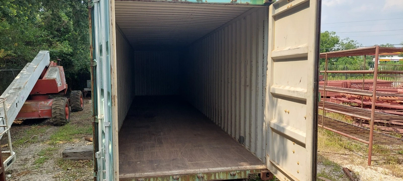 Watertight 40ft Shipping Container - Extra Space for Storage. - Image 3